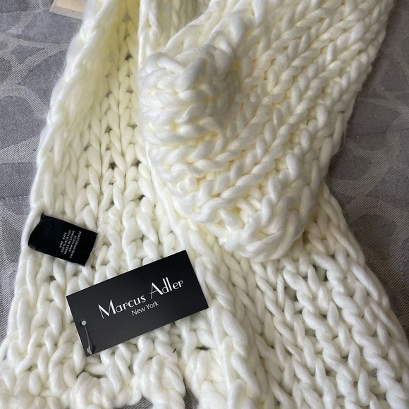 Nwt Marcus Adler Chunky Knit Ivory Scarf - Picture 3 of 3